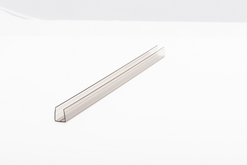 Polykarbonátový profil ukončovací tvaru U rozteč 10 mm délka 6 m